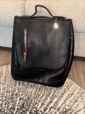 Tote & Carry Black Textured Faux-Leather Men's Backpack